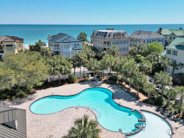 Elegant Beach retreat in Pawleys Island 5-Bedroom Steps to Beach